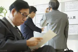 企退人员每月领取养老金3000元，医保个人账户每月划拨多少金额？图片