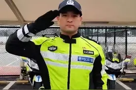 卸甲不卸卫国志 誓为警徽添光彩③图片