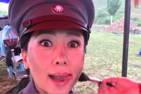 舍不得红唇眼线假睫毛，就别演女兵，这6位女星扮相才叫尊重观众图片