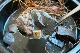 鸡骨草煲猪横脷，清热护肝、祛湿健脾（小魚儿简单菜谱155）图片