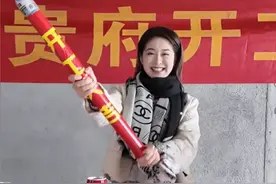 主持人刘烨晒长沙豪宅，400平大复式上下两层，客厅大得能跑步图片