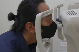 戴了一辈子的眼镜，几分钟的手术后，眼前的世界突然变清晰了图片