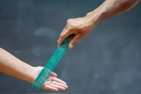 教师用戒尺惩戒学生，被公安机关拘留，法院：适用法律错误，撤销图片