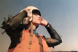 2001年我国南海撞机事件有多悲壮？缅怀英雄，吾辈当自强图片