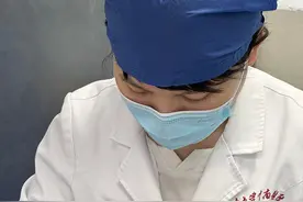 女子“自体血清”填平陈年痘坑！医生提醒：不是所有痘印都适合激光图片