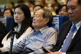 杨振宁谈中美教育差距，美国教育适合培养天才，中国教育适合大众图片