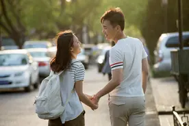 她刚21岁，只想嫁给网恋认识的那个男人...图片