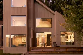 美国乡村别墅改造：木结构贯穿内外，重新谱写家庭住宅的序章图片