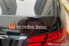 车主硬核改装车标，文案太有心机图片