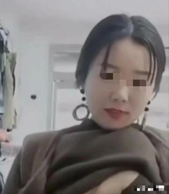 女主播直播“脱裤 露乳” 只为满足榜一大哥打赏，网友：脸都不要了