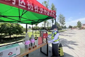 您为丰收忙，我为您护航！鹤壁优化服务“三夏”措施 保障跨区农机顺畅通行图片