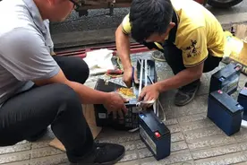 车主注意了！电动车电瓶上有这几个字，注意不要选，已经有人上当图片