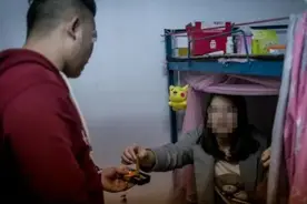 男子怀疑妻子与工友关系非同一般，潜入工作群质问，妻子：太丢脸图片