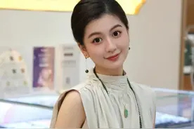 女人上了年纪，尽量少戴“黄金、翡翠”！多戴这几种首饰，更气质图片