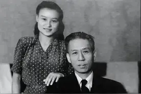 1938年，周总理在武汉救了一个童养媳，并告诉她：你父亲是刘少奇图片