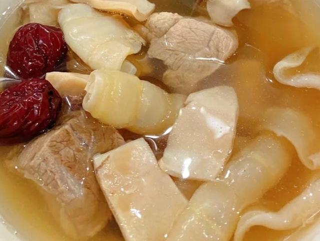 喝花胶乌鸡汤 可以吃白萝卜吗 2026年花胶可以和乌鸡一起煲汤吗