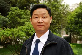 “三德子”赵亮：13年成养鸡大户带村民致富，娶美艳娇妻人生美满图片