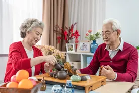 64岁大妈直言：我现在终于知道了，男人为什么到了老年还要找老伴图片