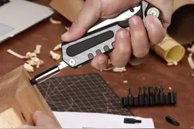 实用性最强的国产多功能折刀之一 轻便锐利 可组合成九种不同工具图片