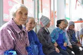 农民每月200元养老金够吗？专家建议提高农民养老待遇，农民叫好图片