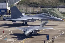 歼16有多大？与歼20和歼10C同框才明白，为何是空军最大的战斗机图片