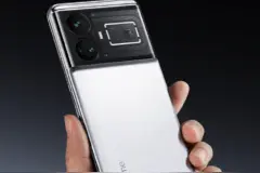 realme真我GT5手机官宣配备1.5K 144Hz直屏，4灯带支持26色图片