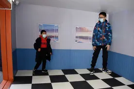 17岁男孩身高只有一米五，只因爸妈错过了这件事，家长需引以为戒图片