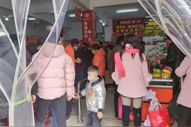 疫情冲击下陕西这个小镇都不让赶集了，还能买到年货吗图片