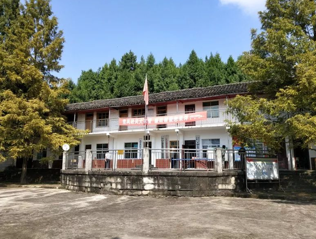 回顾汤兰兰案：6岁女孩被43名亲友性侵多年，亲生母亲却淡定数钱