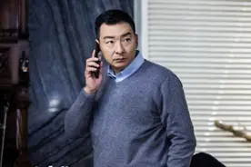 演员郝平，娶初恋白富美，岳父深夜上门道歉，后悔让妻子流泪图片