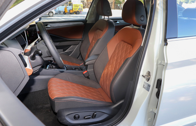 中庸依旧是亮点，新款速腾探店，5个优点3个缺点，花15万你买它？