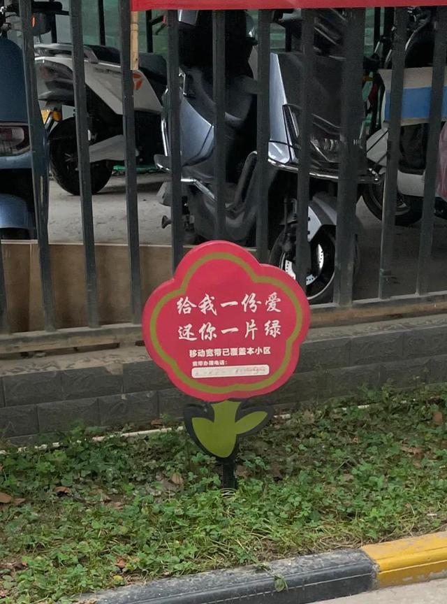Ļ