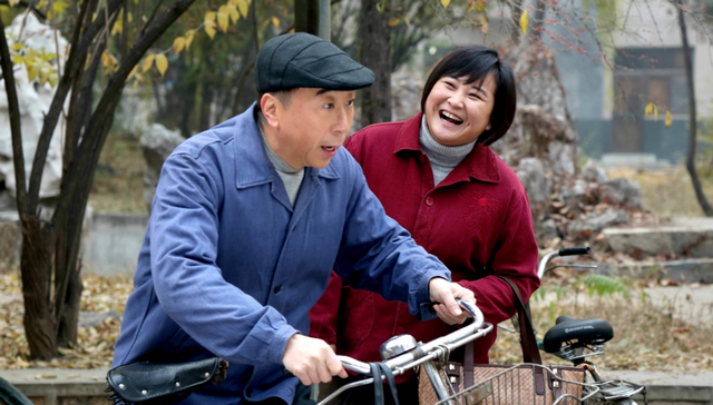 他靠搭档冯巩春晚一路爆红,不久被判入狱12年,至今仍在服刑