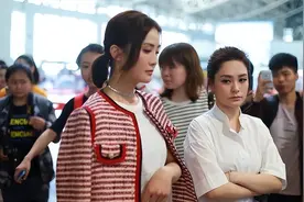 阿娇阿SA的时尚穿搭都很年轻，一袭白衣清爽利落，太显嫩图片