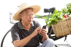 乡村纪实：入赘的继父，把我们三兄弟养大，母亲去世后我为他养老图片