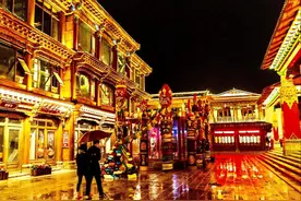 云南独克宗转经筒高21米重60吨，10人方能转动，被载入吉尼斯纪录图片