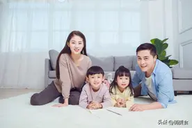 一个家庭最大的悲哀，不是没钱，而是孩子都30了，还在做两件蠢事图片