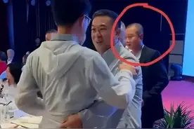 全明星球队聚会，昔日少帅如今变懦弱男，文章这些年经历了什么？图片