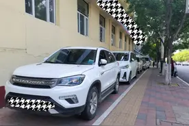 调查：车辆乱停放 便道难便民图片