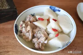帮老妈刮个淮山，手直接痒到红肿特难受，煮好享用时味道是真的香图片