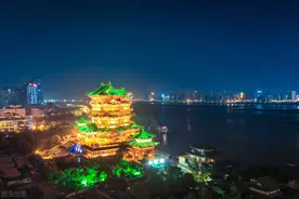 《滕王阁序》里面这一句话，和《汉书》互相矛盾，是王勃错了吗？图片