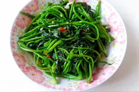夏天不可错过的青菜——红薯叶，吃起来清脆爽口又美味，太香了图片