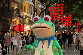 网红“卖崽青蛙”罚还是不罚？不该是二选一问题|荔枝融评图片