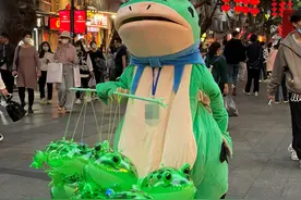 网红“卖崽青蛙”罚还是不罚？不该是二选一问题|荔枝融评图片