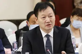 河南首个千亿富豪!靠22头猪起家,两年狂赚1465亿,如今身价1750亿图片