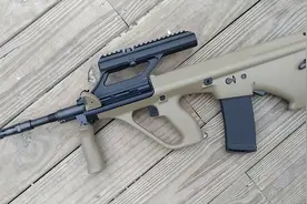 世界十大突击步枪之AUG图片