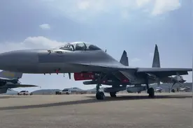 歼-16D电子战机有多猛？价格赶超歼20，台海上空如入无人之境！图片