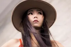 自认是天然美女！香港知名女星陷入整容风波，化浓妆一改清纯模样图片