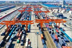 中国“智”造新能源汽车首次搭乘成都中欧班列出口欧洲图片