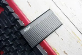 小巧便携高速传输，大华T70固态移动硬盘亲测体验图片